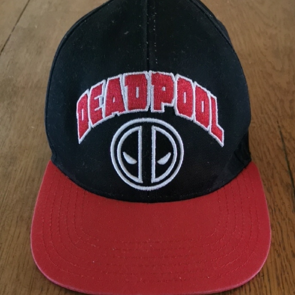 Deadpool marvel snapback hat. Streetwear, comics. Unisex. EUC